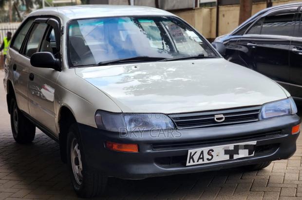 Toyota Corolla 2000 White