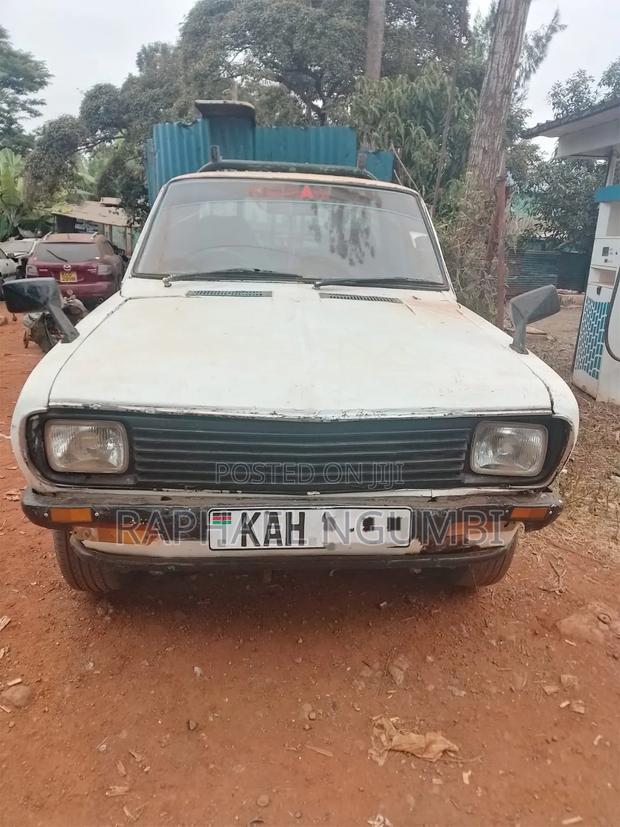 Nissan Pick-Up 1995 White