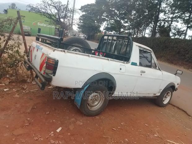 Nissan Pick-Up 1995 White