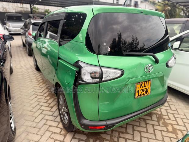 Toyota Sienta 2017 Green