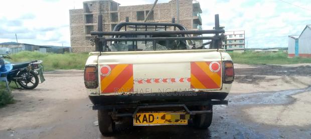 Nissan Pick-Up 1994 Off white