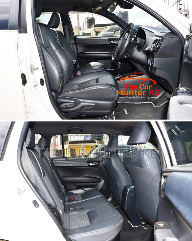 Toyota Corolla Fielder 1.5 Hybrid FWD 2019 White