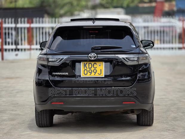 Toyota Harrier 2.0 2015