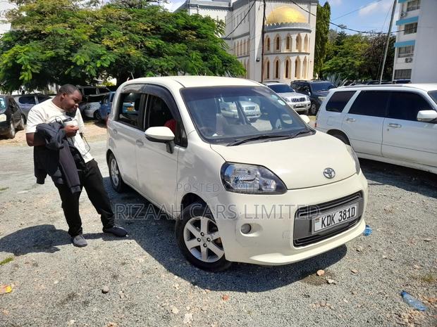 Toyota Porte 2016 Beige