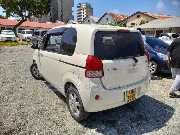 Toyota Porte 2016 Beige