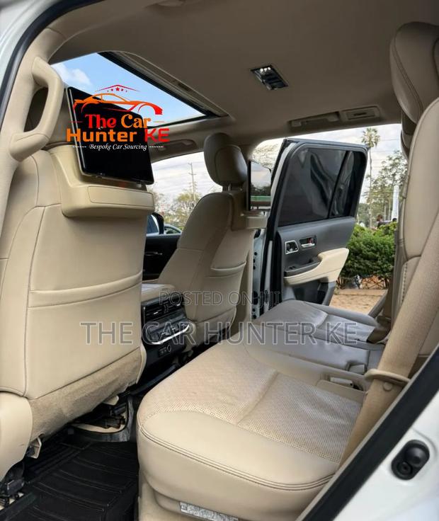 Toyota Land Cruiser LC300 2023 Pearl