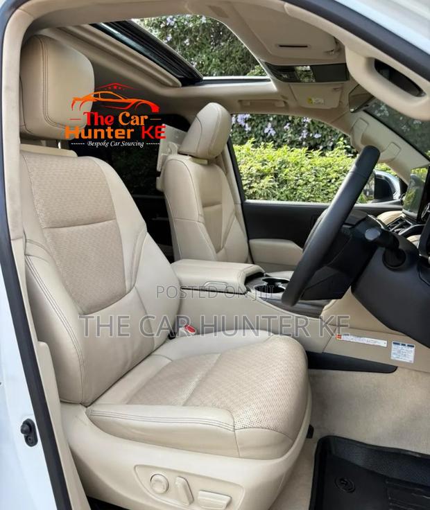 Toyota Land Cruiser LC300 2023 Pearl