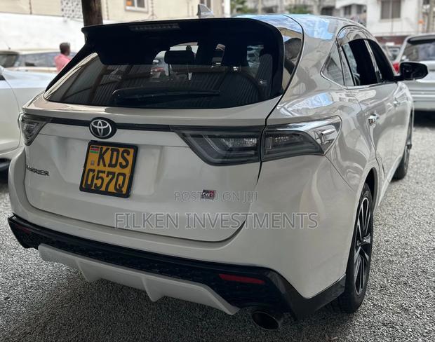 Toyota Harrier 2.0 2018 White