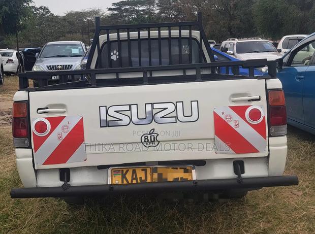 Isuzu Tougher 1998 White