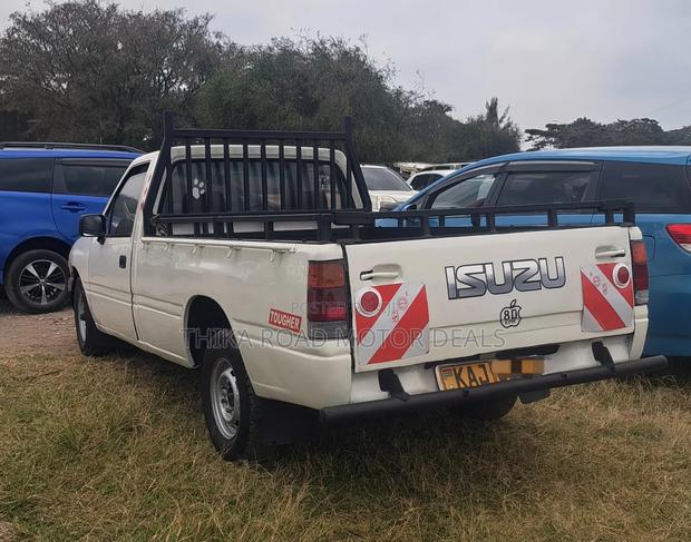 Isuzu Tougher 1998 White