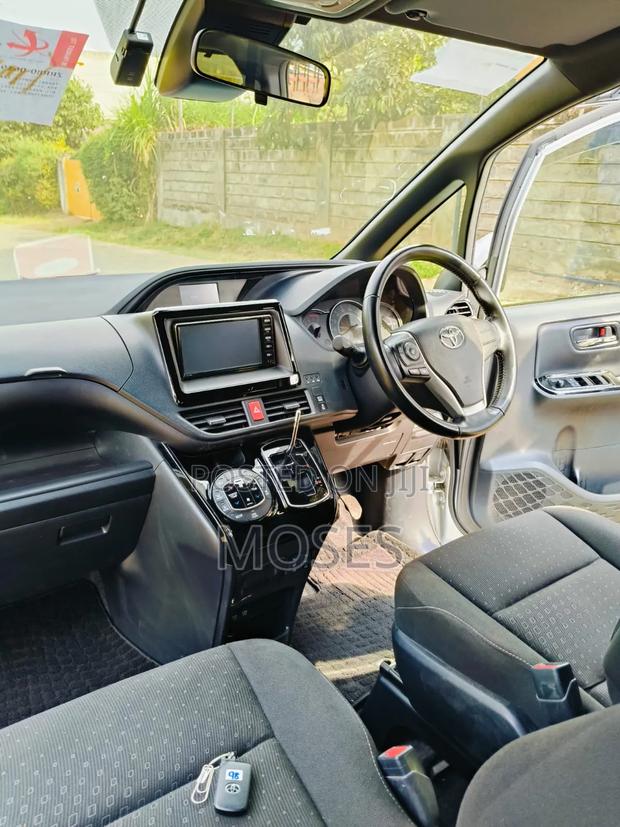 Toyota Noah 2019 Silver