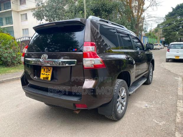 Toyota Land Cruiser Prado 2.8 2017 Brown