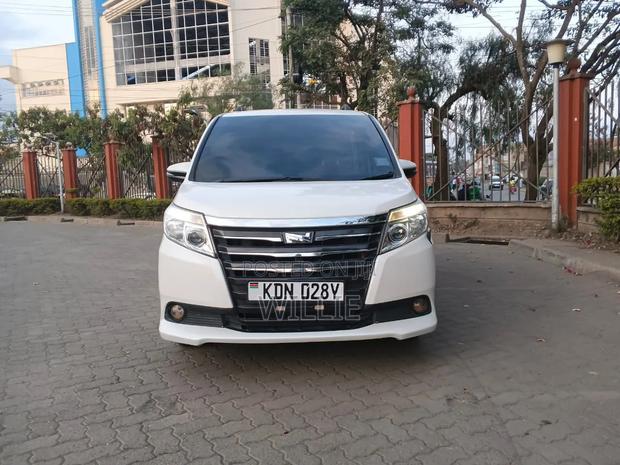 Toyota Noah 2017 White