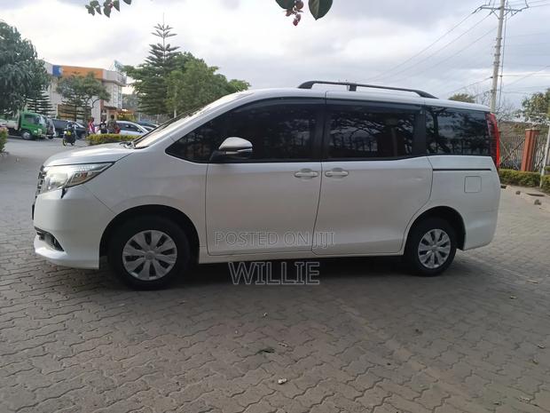 Toyota Noah 2017 White