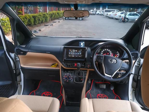 Toyota Noah 2017 White