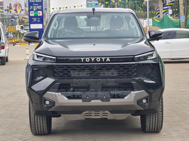 New Toyota Hilux 2026 Black
