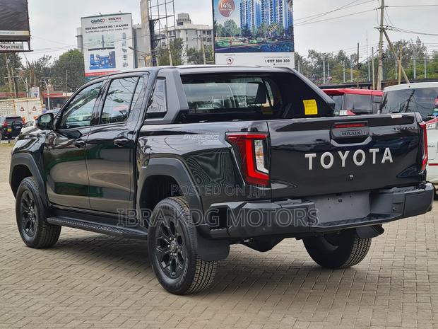 New Toyota Hilux 2026 Black