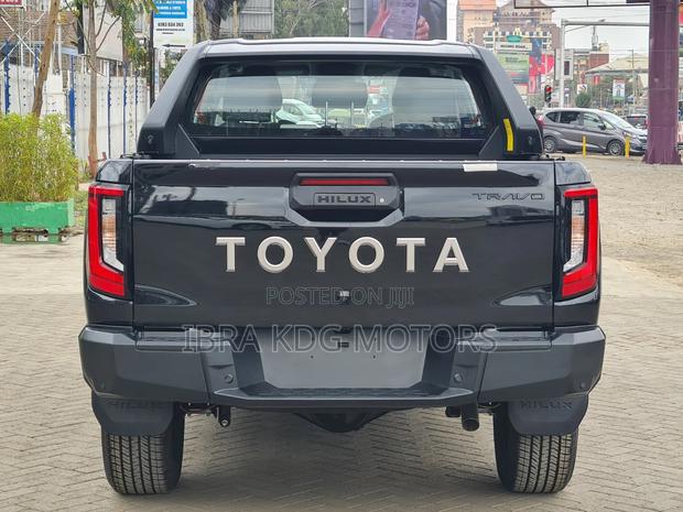New Toyota Hilux 2026 Black