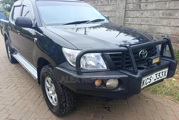 Toyota Hilux 2013 Black