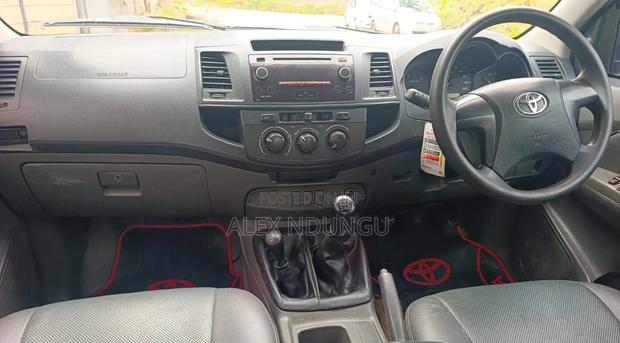 Toyota Hilux 2013 Black
