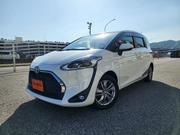 Toyota Sienta 2019 White for sale