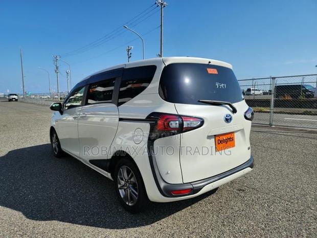 Toyota Sienta 2019 White