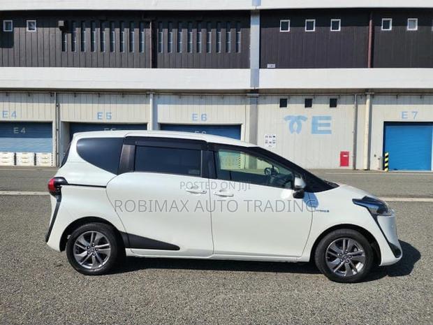 Toyota Sienta 2019 White
