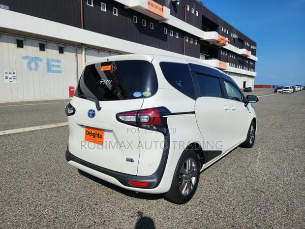 Toyota Sienta 2019 White