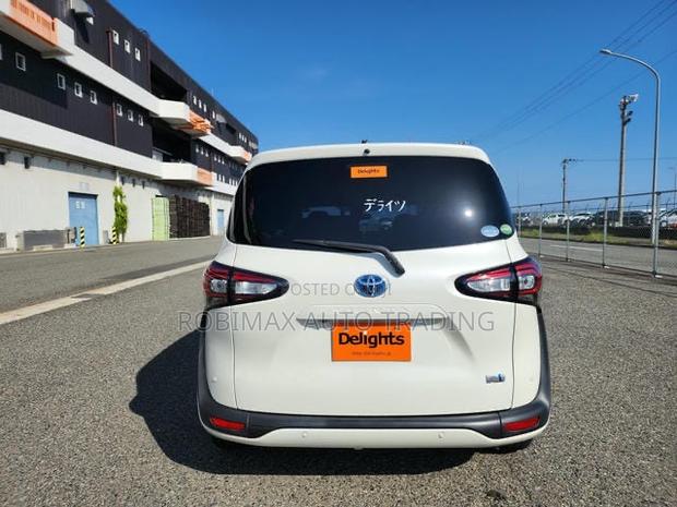 Toyota Sienta 2019 White