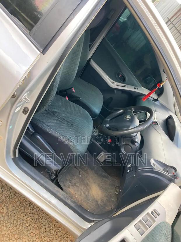 Toyota Vitz 2008 Silver