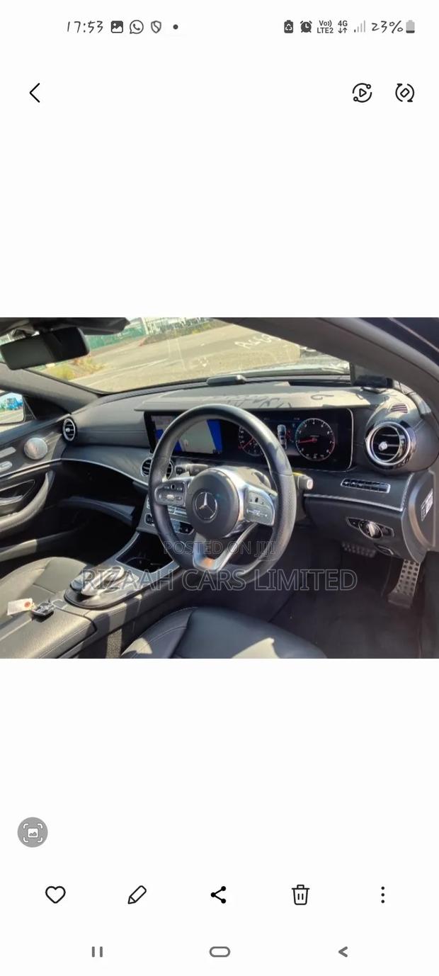 Mercedes-Benz E300 2019 Blue