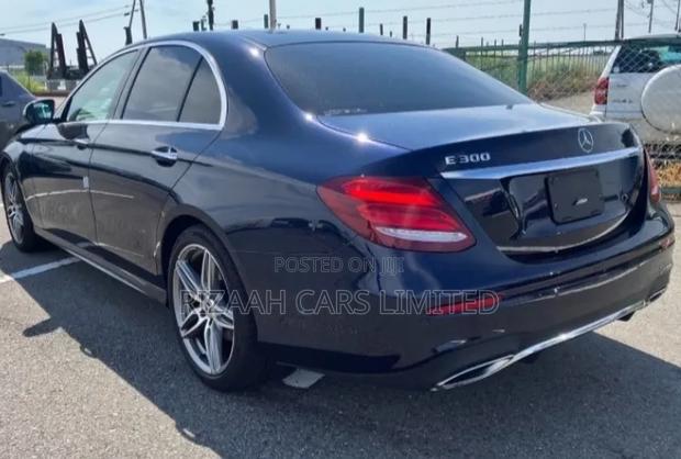 Mercedes-Benz E300 2019 Blue