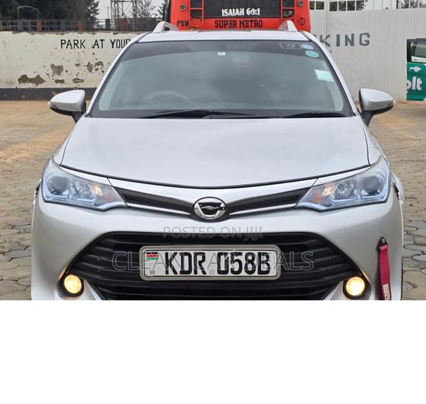 Toyota Corolla Fielder 2016 Silver