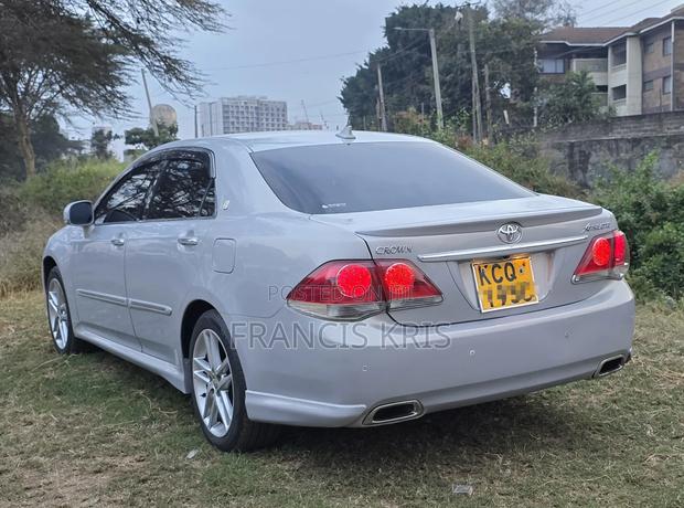 Toyota Crown 2011 Pearl