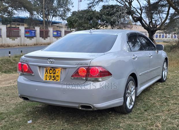 Toyota Crown 2011 Pearl