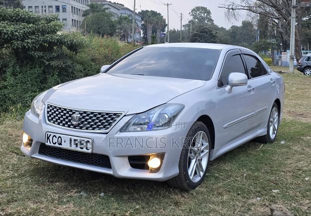 Toyota Crown 2011 Pearl
