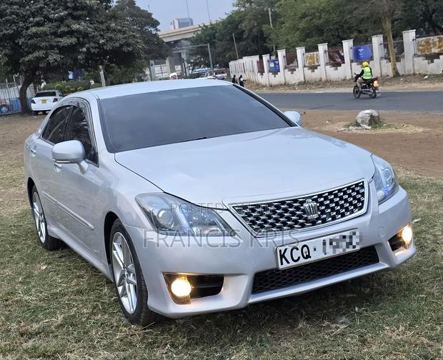 Toyota Crown 2011 Pearl