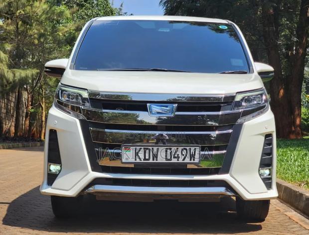 Toyota Noah 2018 White