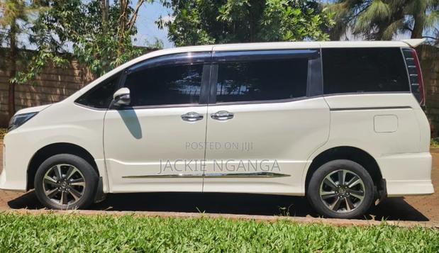 Toyota Noah 2018 White
