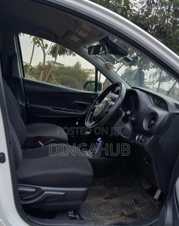 Toyota Vitz 1.0 FWD 5dr 2018 White