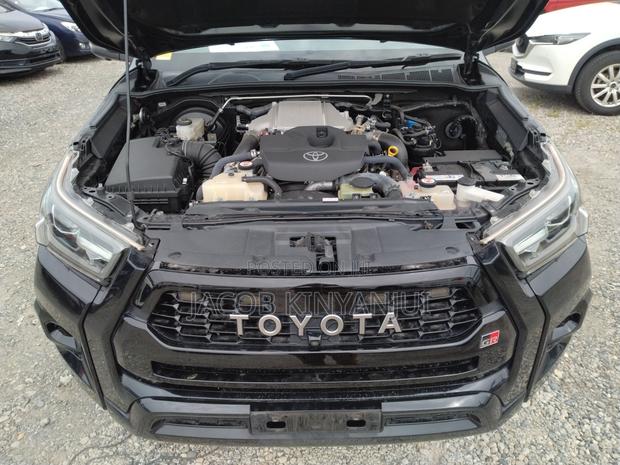 Toyota Hilux 2022 Black
