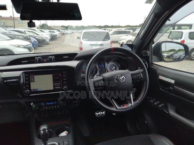 Toyota Hilux 2022 Black