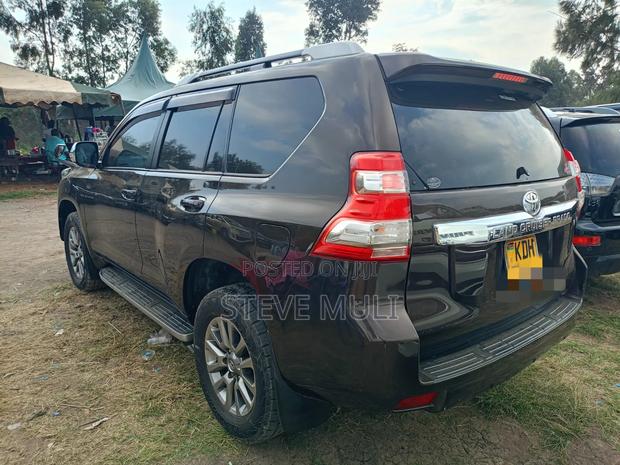 Toyota Land Cruiser Prado 2017 Brown