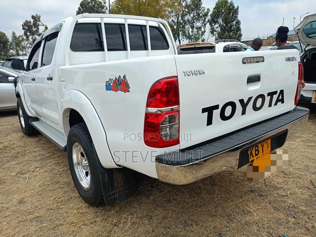 Toyota Hilux 2014 White