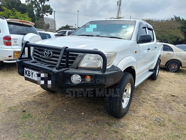 Toyota Hilux 2014 White