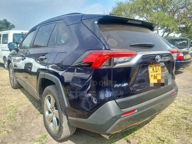 Toyota RAV4 2019 Blue