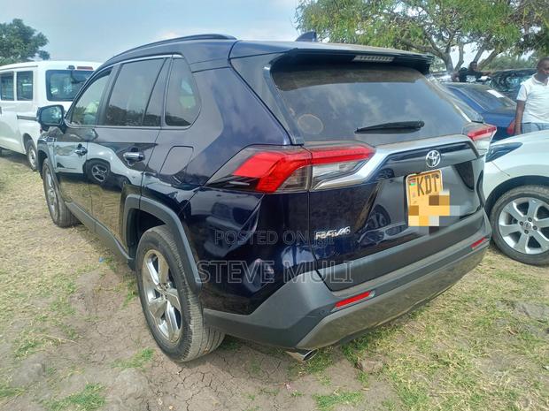 Toyota RAV4 2019 Blue
