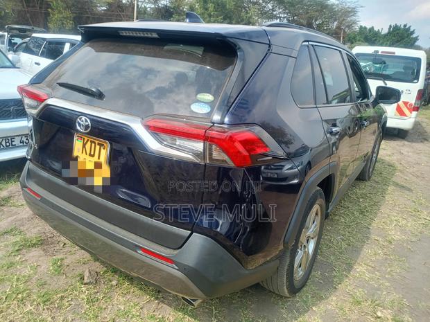 Toyota RAV4 2019 Blue