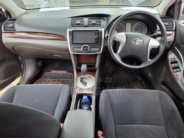 Toyota Premio 2014 Silver