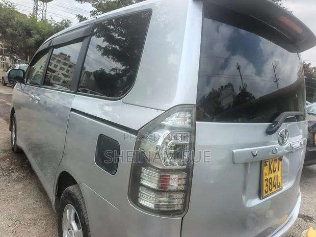 Toyota Voxy 2012 Silver